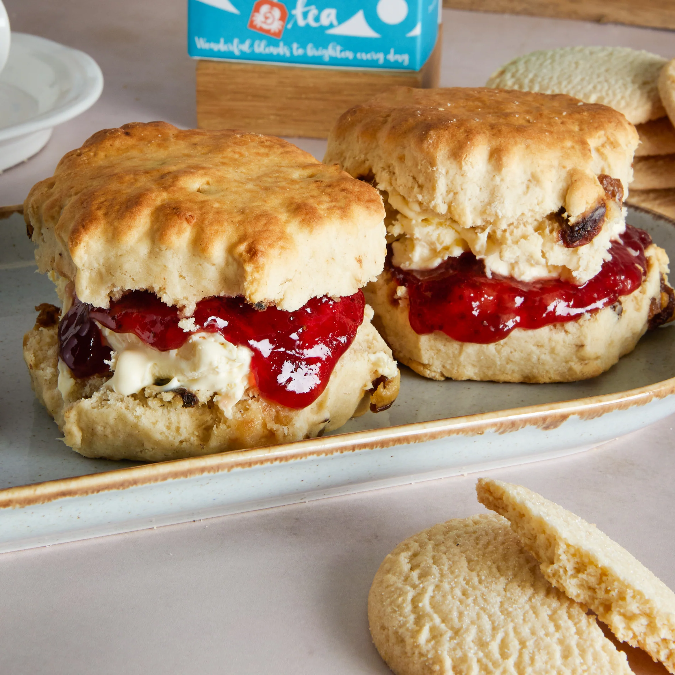 British Cream Tea Hamper - Image 3