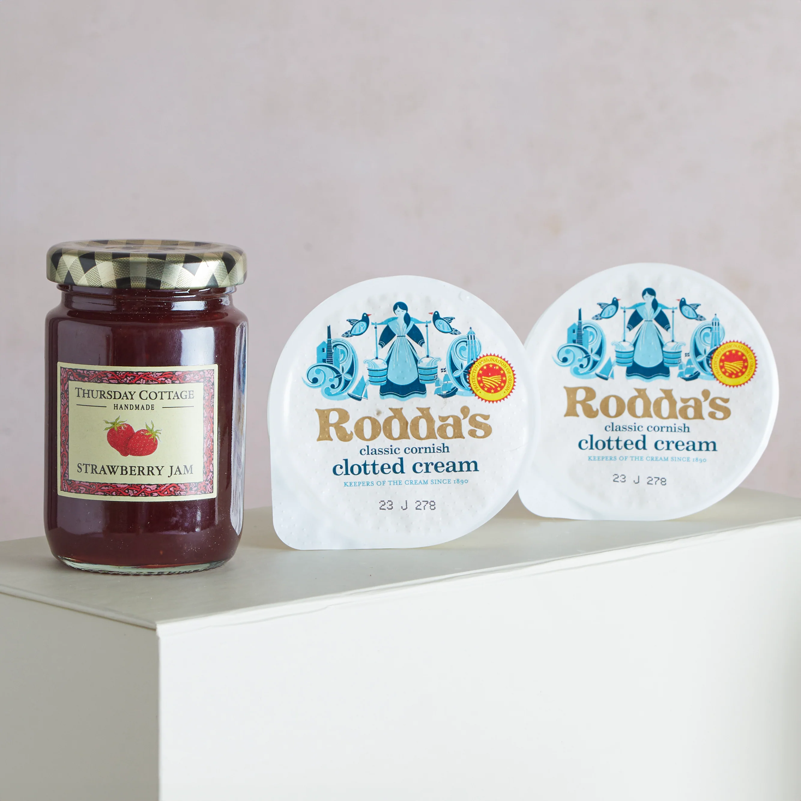 Gin Lover's Cream Tea Hamper - Image 6