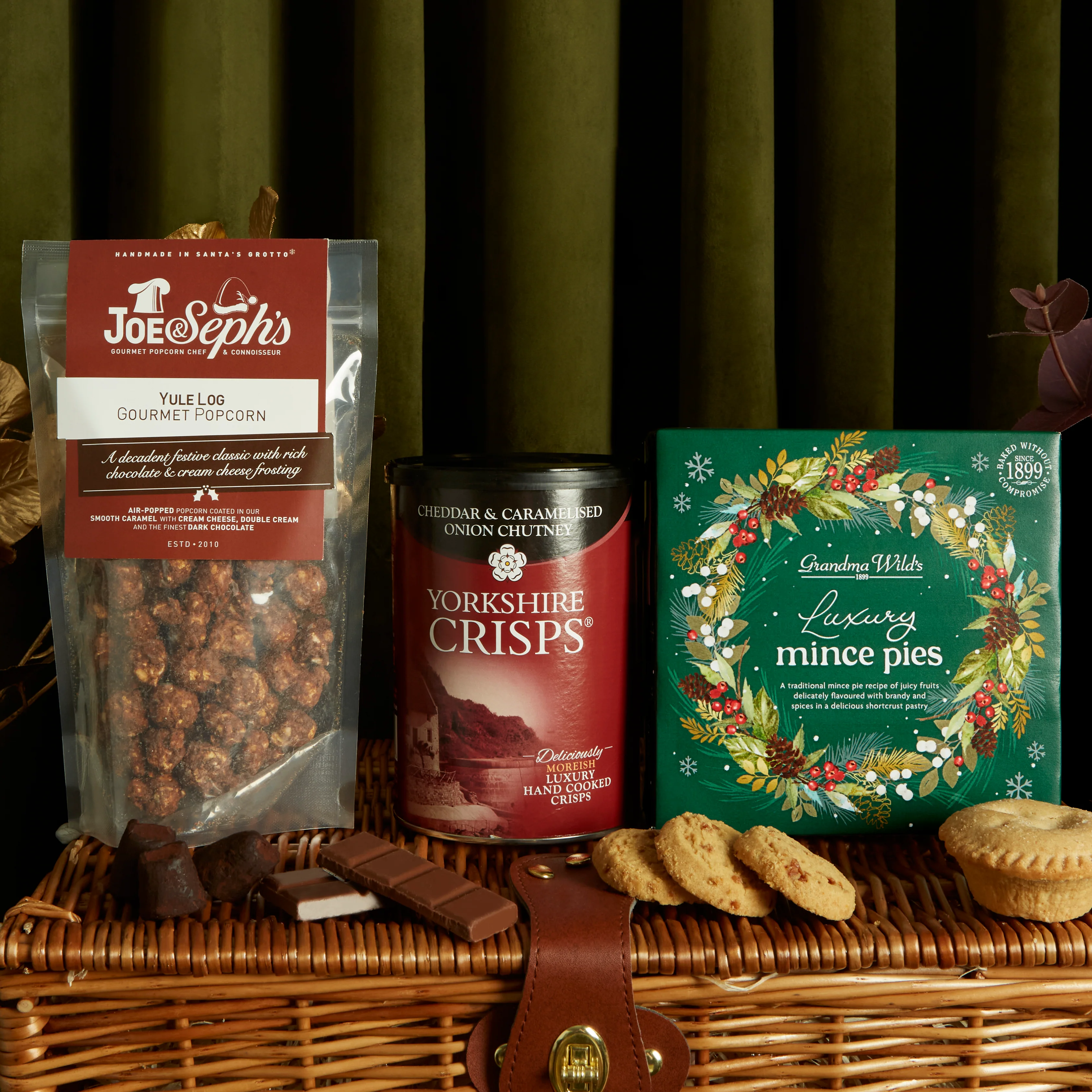 Luxury Bearing Gifts Christmas Hamper - Image 13