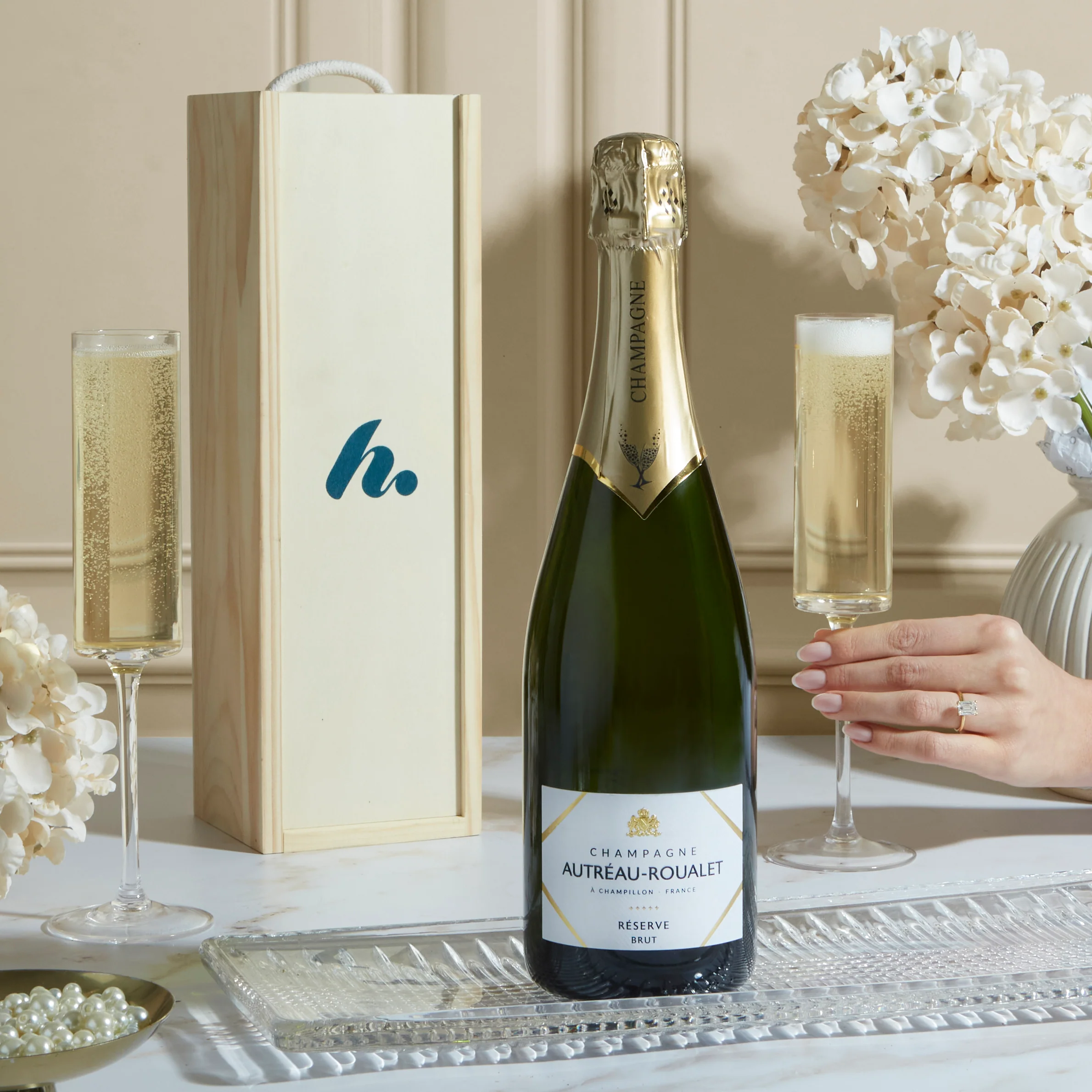 The Luxury Champagne Wooden Gift Box - Image 3