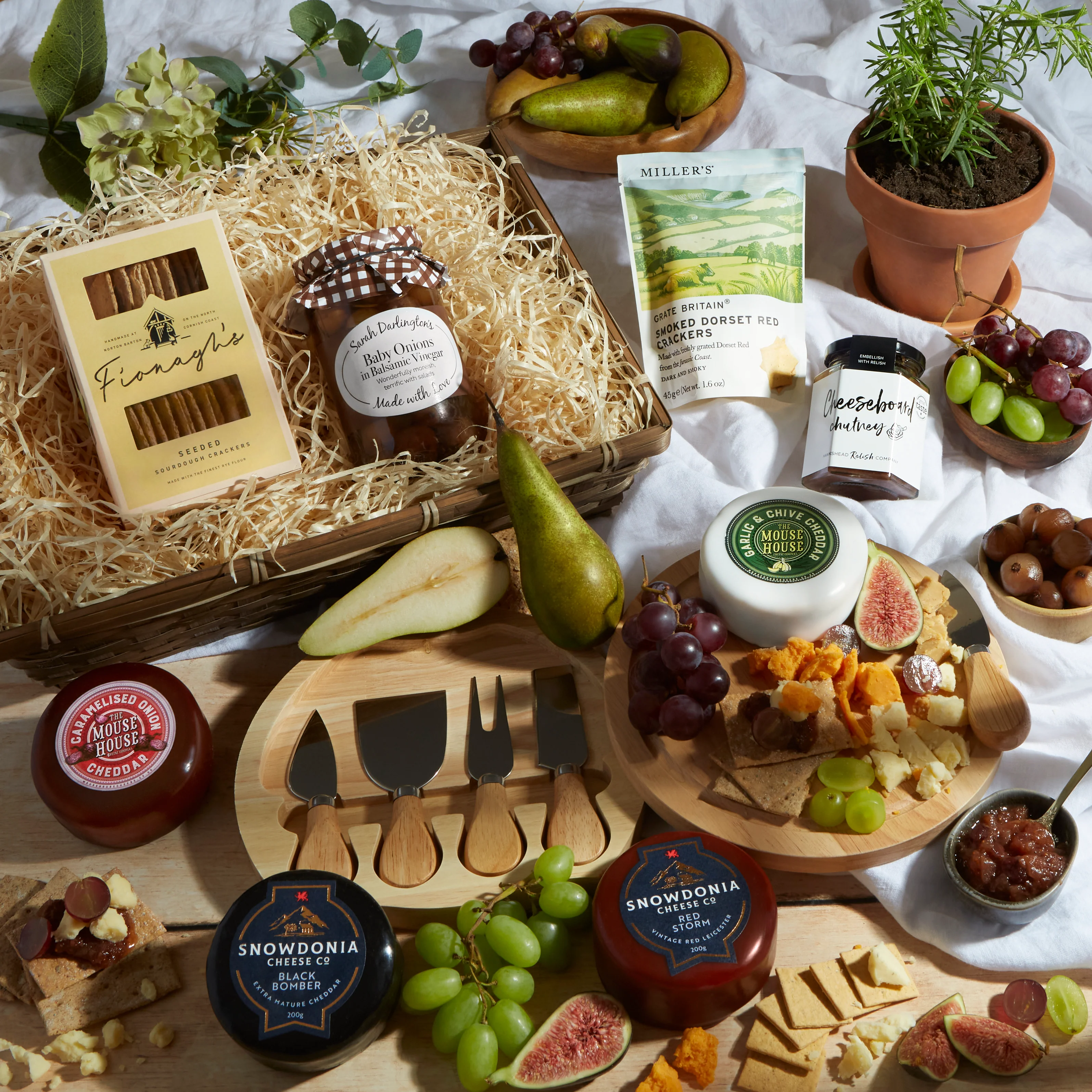 Luxury Cheeseboard Gift Hamper - Image 2