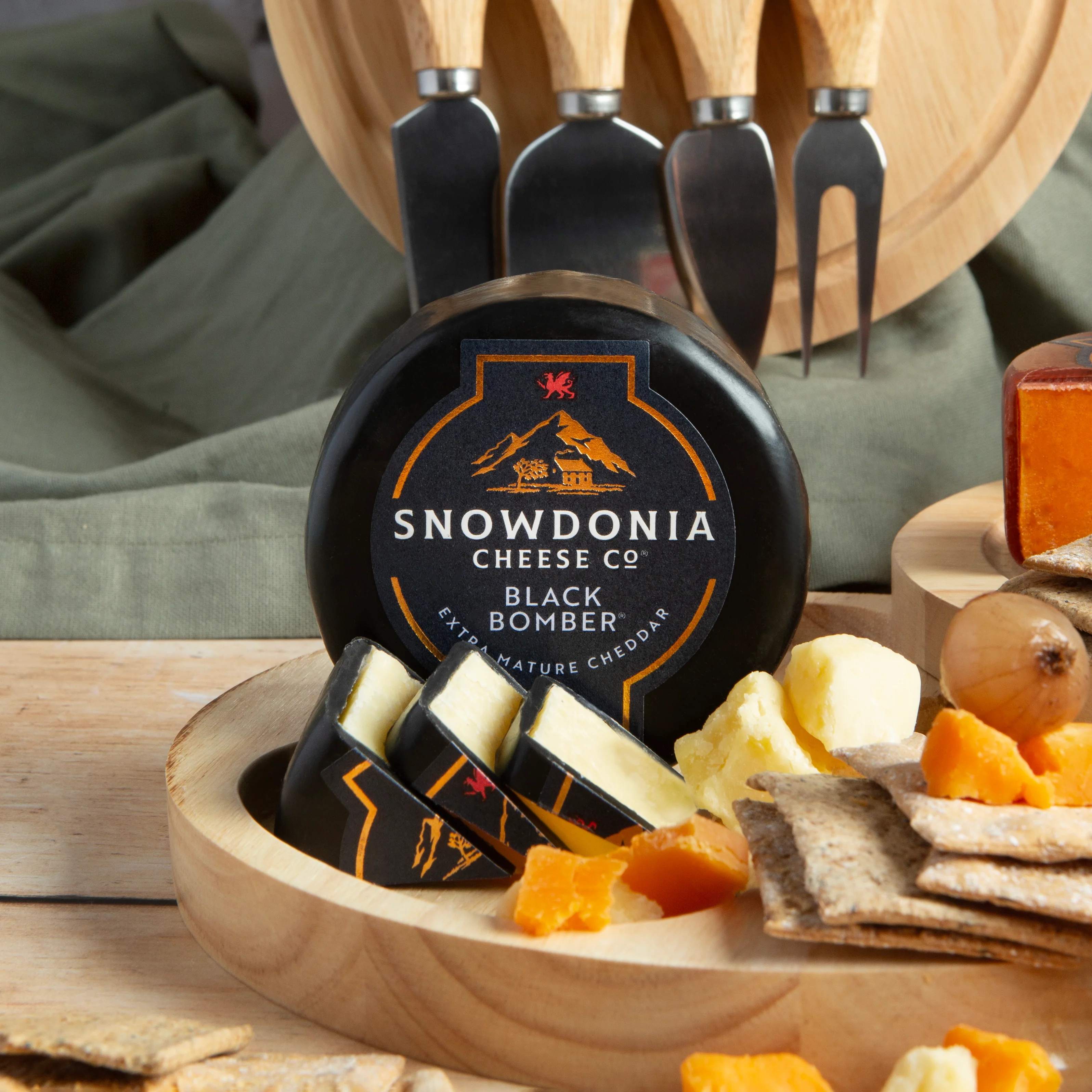 Luxury Cheeseboard Gift Hamper - Image 4