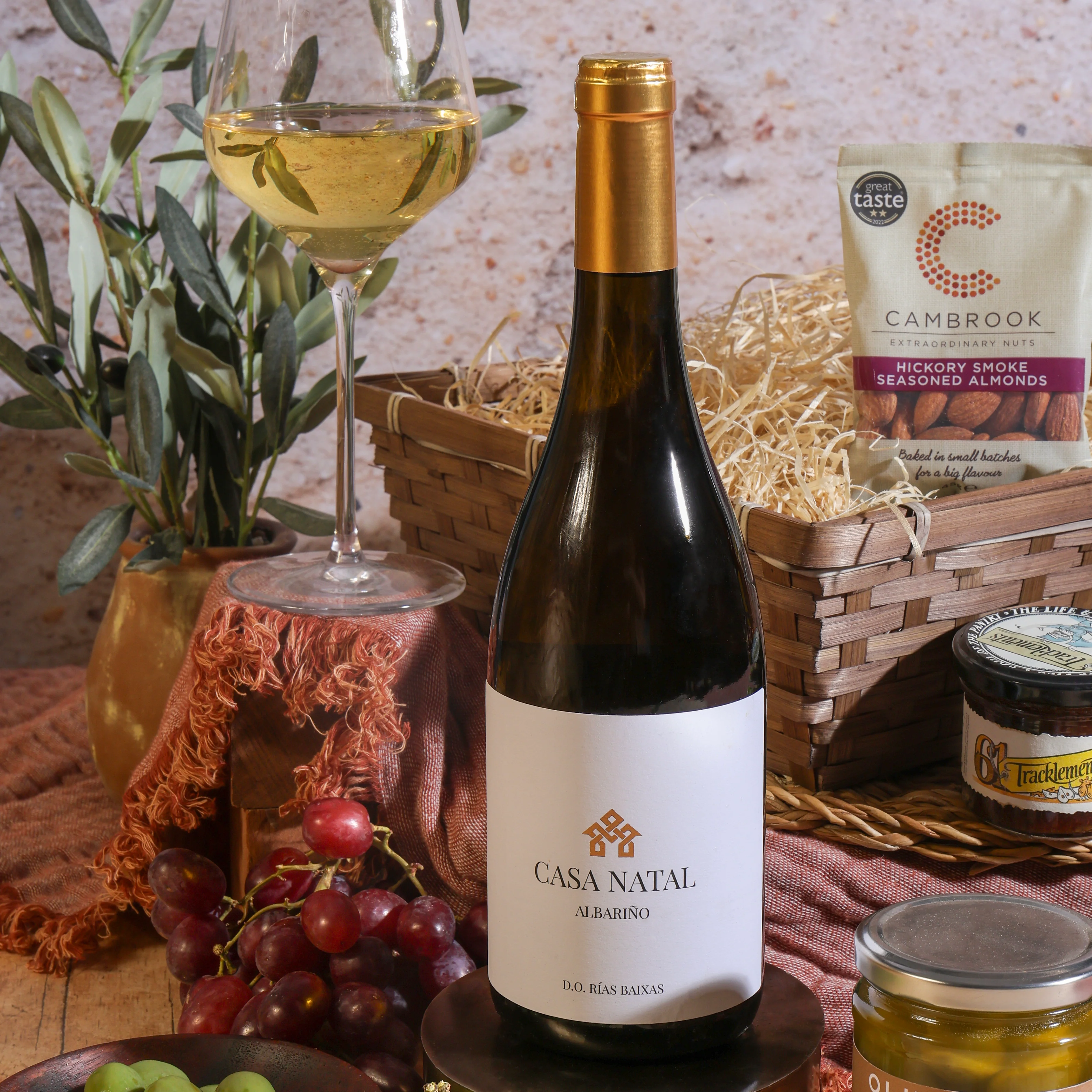 Luxury White Wine, Cheese & Quince Hamper - Image 3
