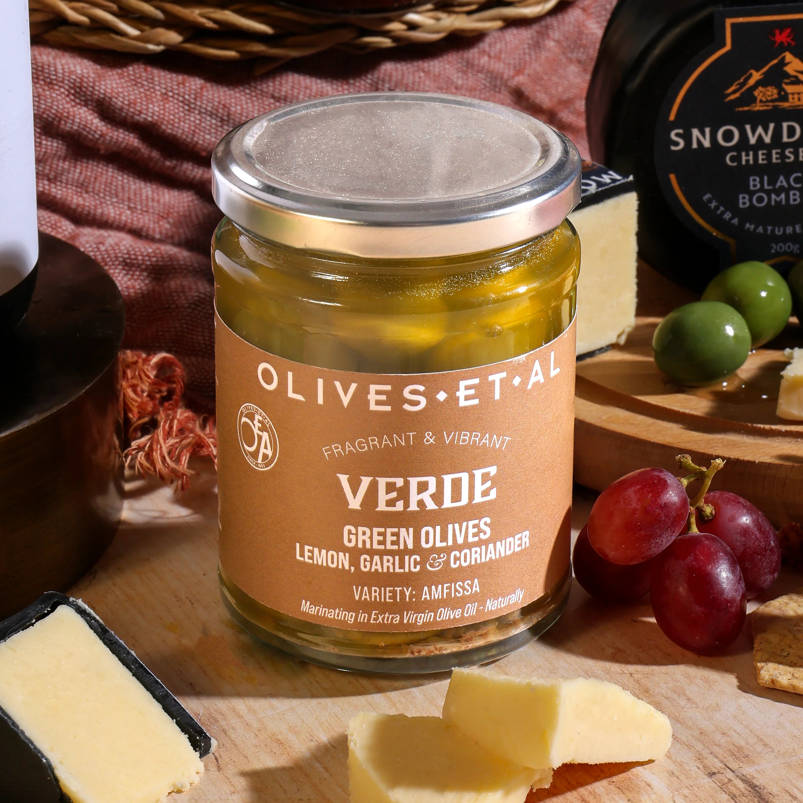 Luxury White Wine, Cheese & Quince Hamper - Image 7