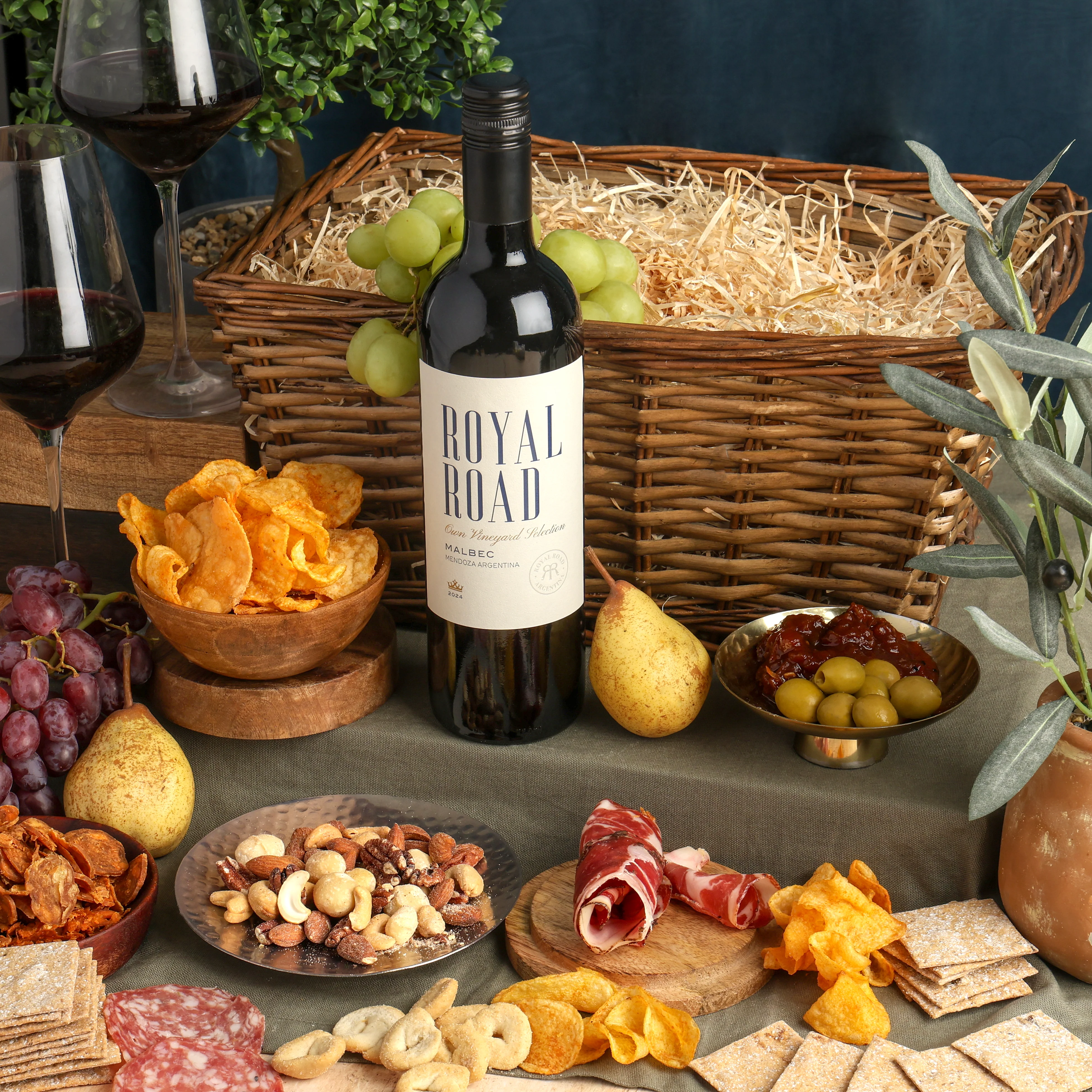 Red Wine & Charcuterie Hamper - Image 2