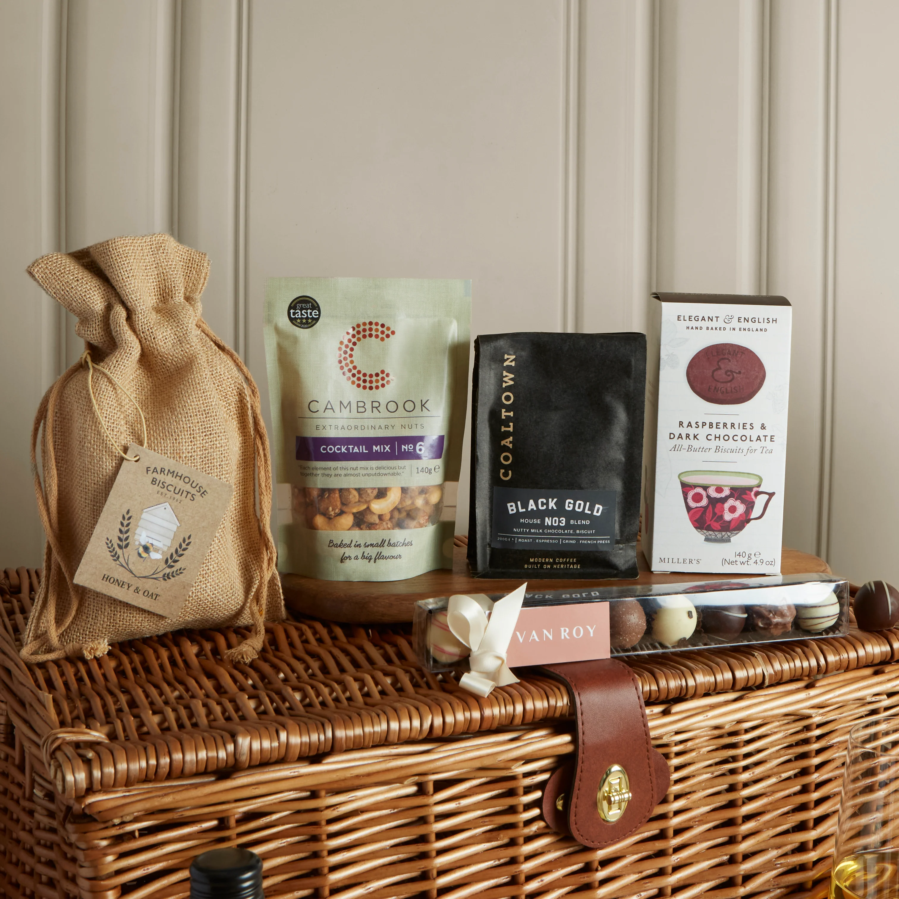 The Deluxe Food and Wine Hamper - Image 7
