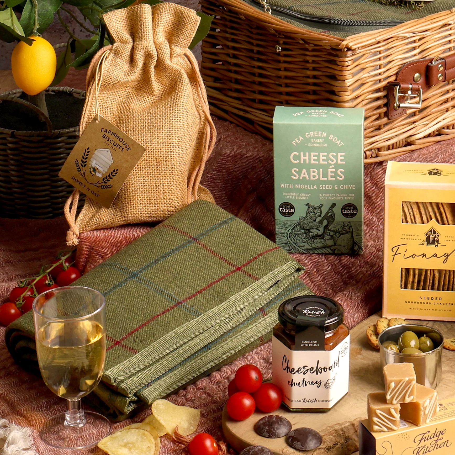 The Perfect Pairing Champagne Picnic Hamper - Image 3