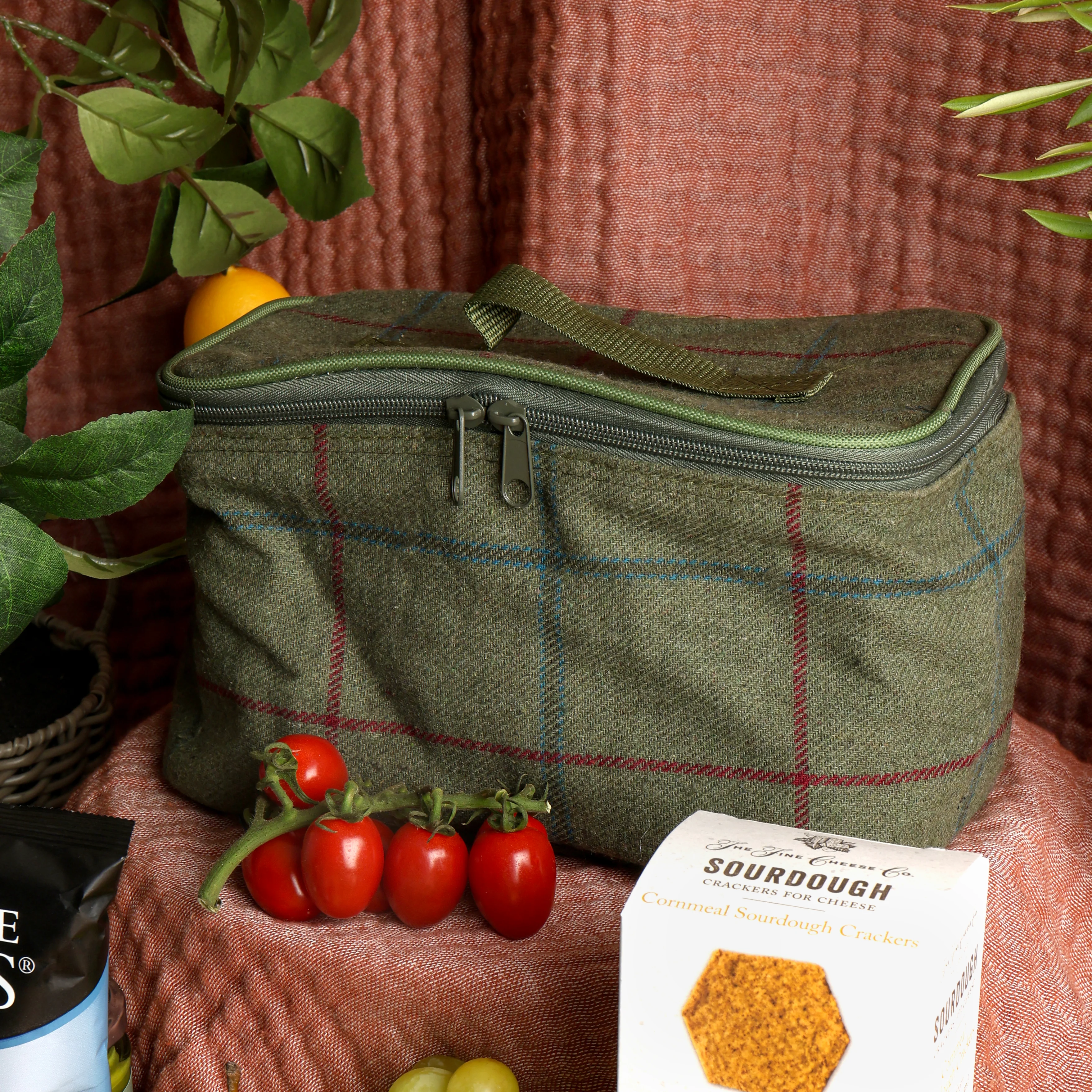 The Ploughman's Picnic Hamper - Image 2